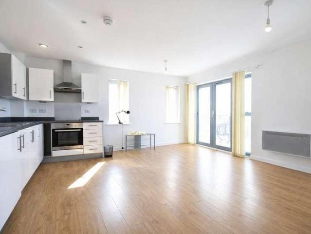 Flat for sale in Hythe, Colchester