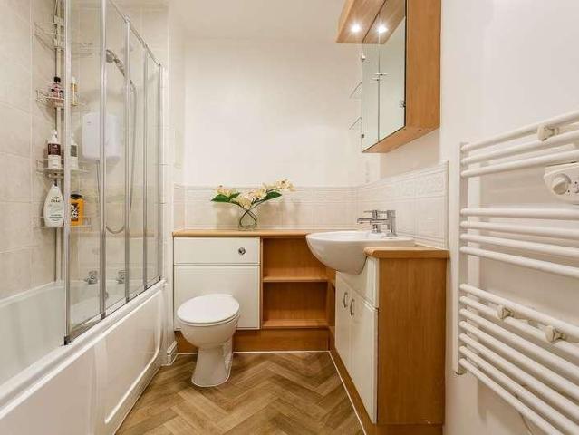 Flat for sale in Chesser, Stenhouse