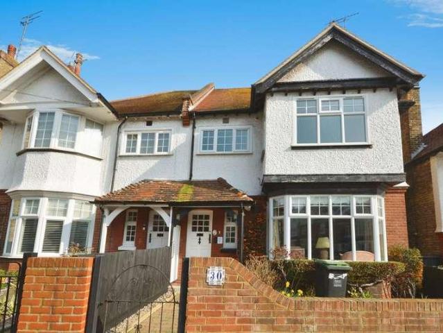Flat for sale in Upton, Acol