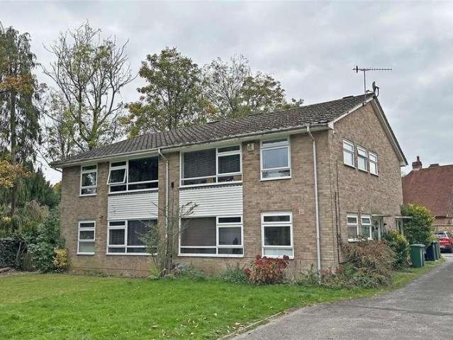 Flat for sale in Red Hill, Surrey