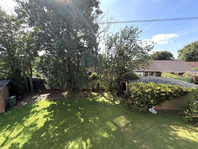 Flat for sale in Daisy Hill, Lee Bank