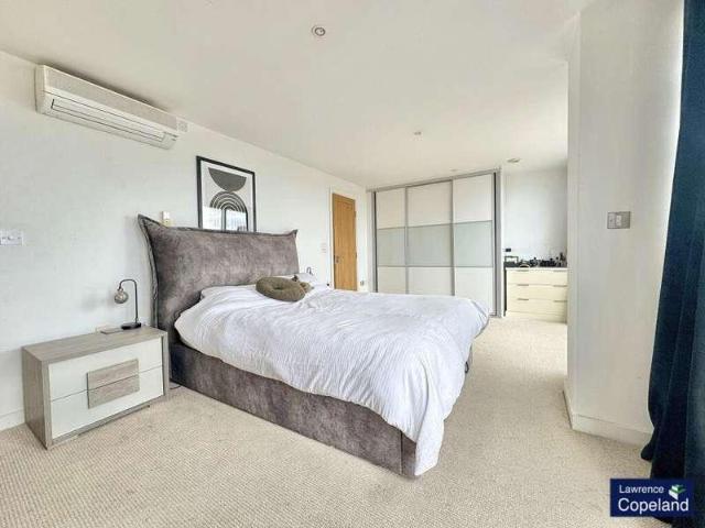 Flat for sale in Salford Quays, Salford