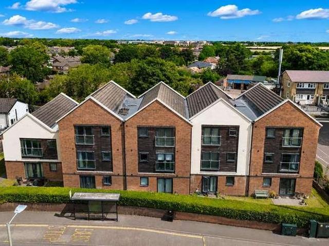 Flat for sale in Pouchen End, Hertfordshire