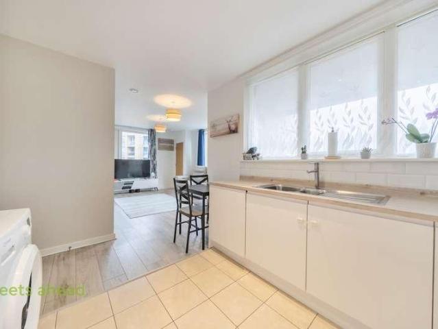 Flat for sale in London Borough of Croydon, Greater London