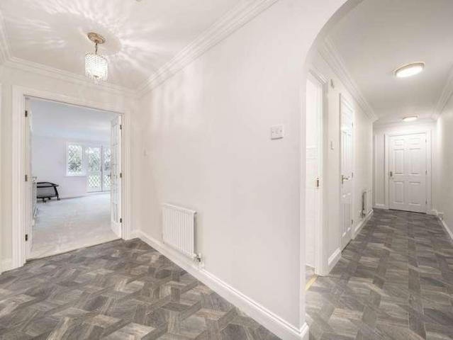 Flat for sale in South Oxhey, Batchworth