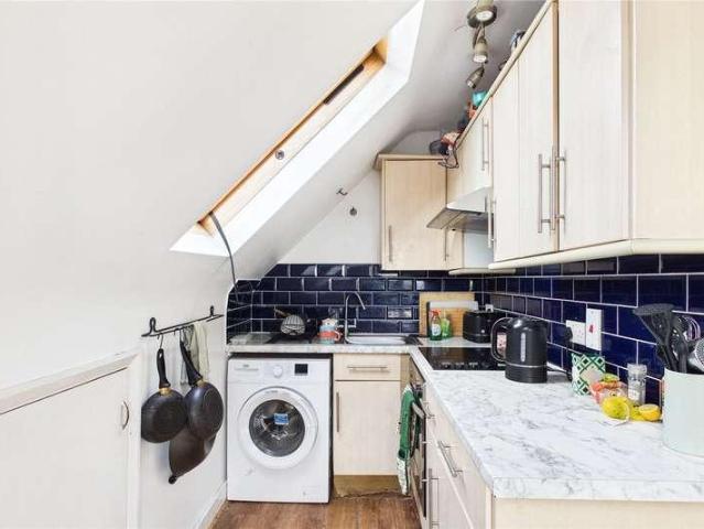 Flat for sale in Tulse Hill, Greater London