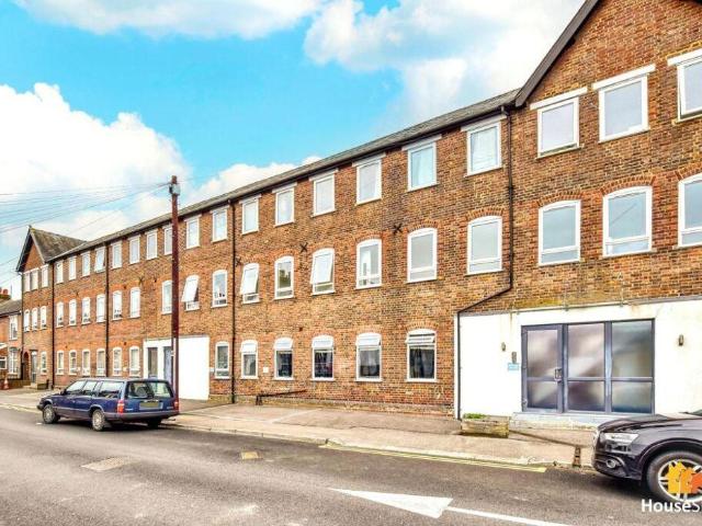 Flat for sale in Chesham