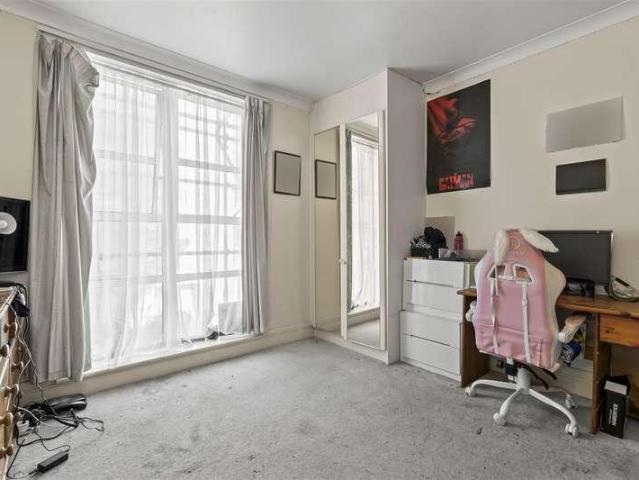 Flat for sale in Old Kent Road, Greater London