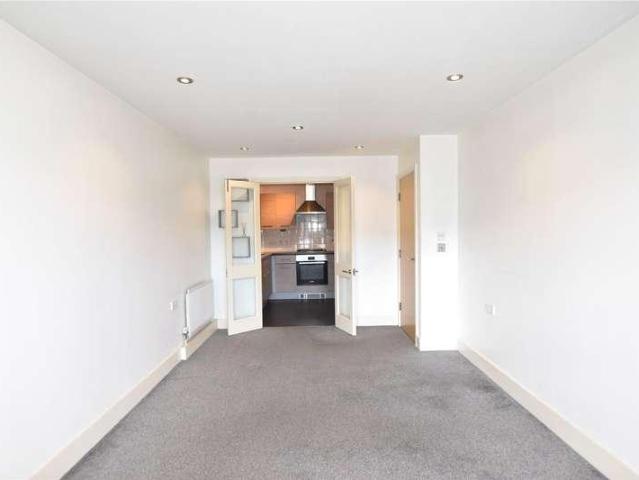 Flat for sale in London Borough of Croydon, Purley