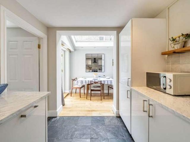 Flat for sale in Archway, Greater London