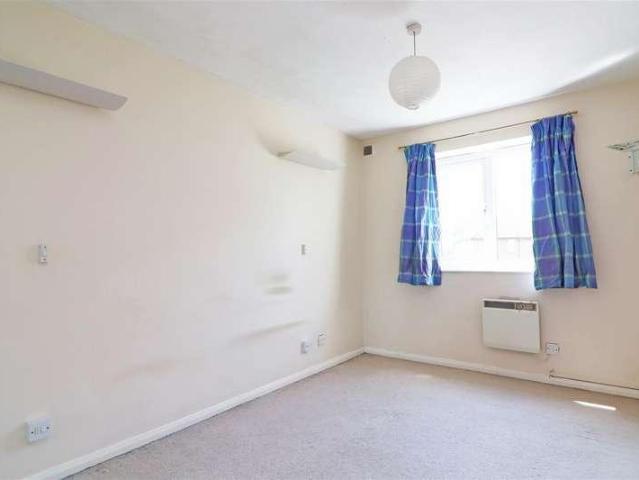 Flat for sale in Red Hill, Surrey