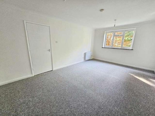 Flat for sale in Easton, Freshwater