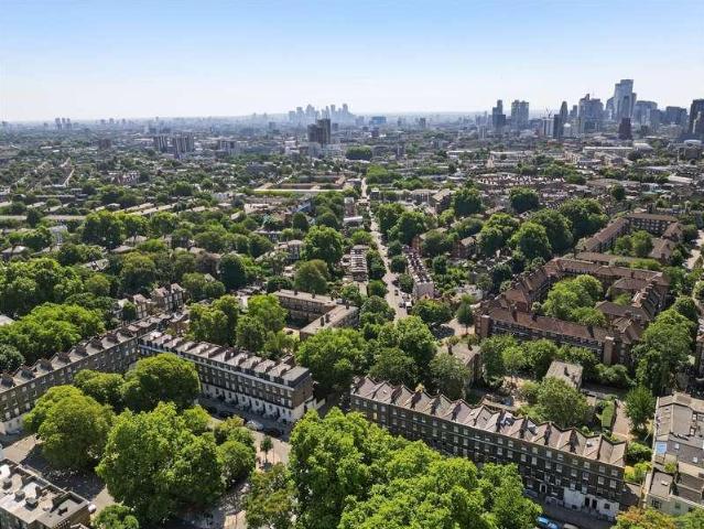 Flat for sale in Highbury, Greater London
