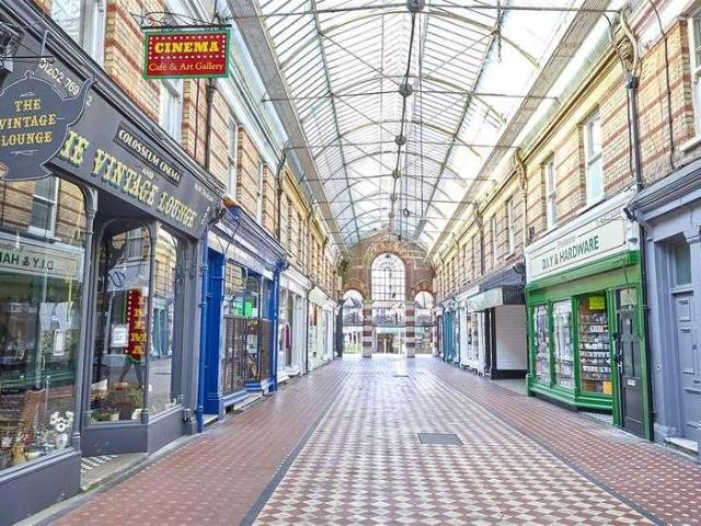 Flat for sale in Bournemouth