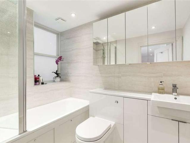 Flat for sale in Chelsea, Greater London