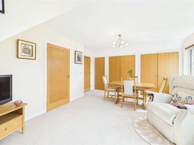 Flat for sale in Horsell, Woking