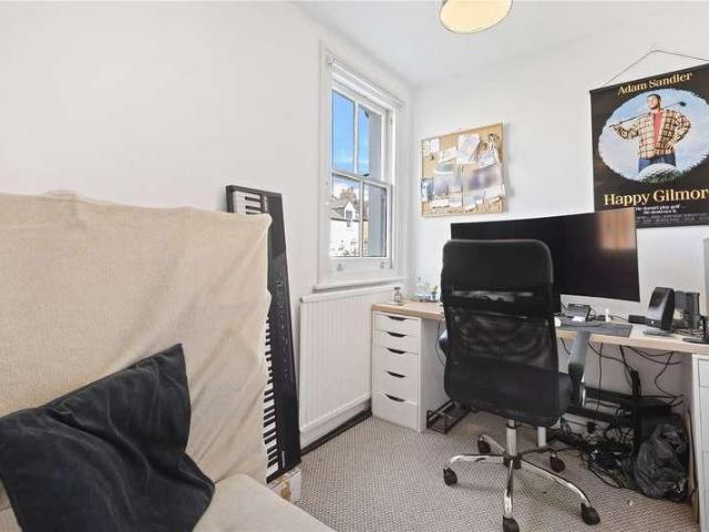 Flat for sale in Furzedown, Greater London