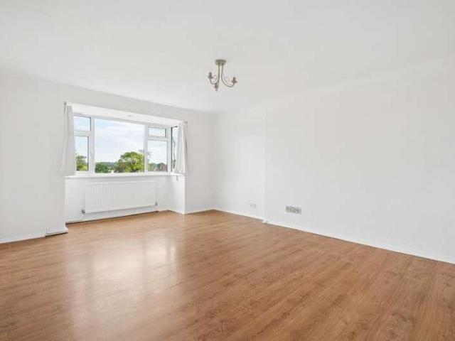 Flat for sale in Chalfont St. Peter, Denham