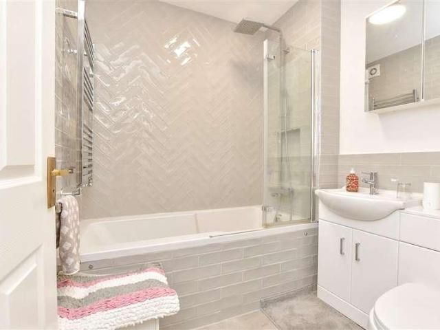 Flat for sale in Pachesham Park, Surrey