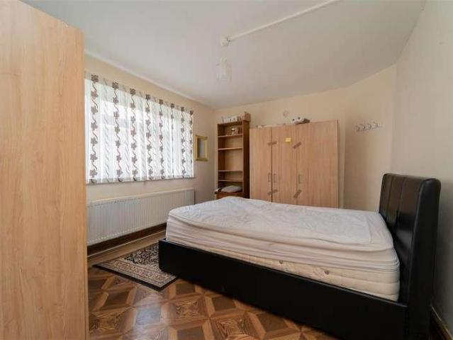 Flat for sale in Chorlton-cum-Hardy, Manchester