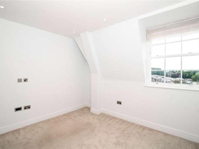 Flat for sale in London Borough of Hounslow, Strand
