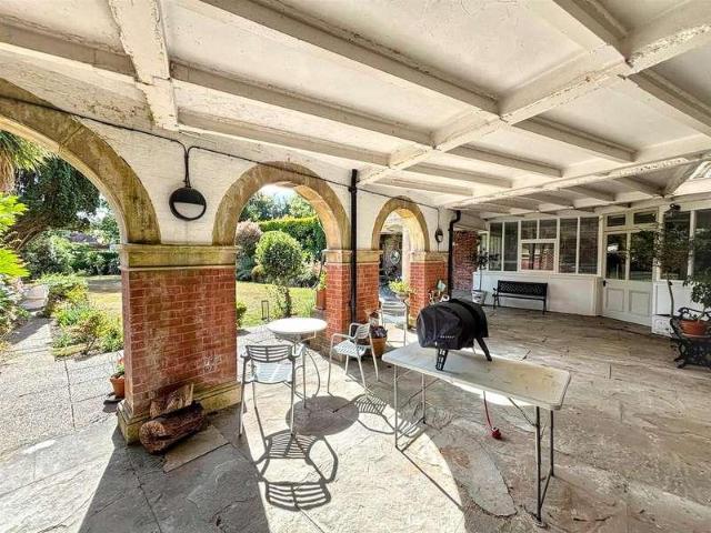 Flat for sale in Eastbourne, East Sussex