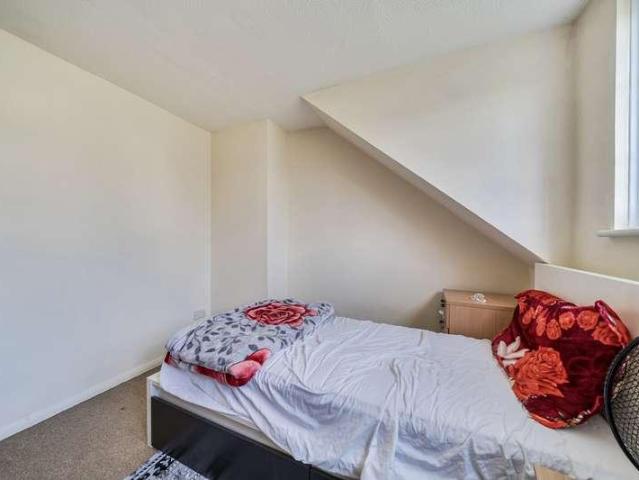Flat for sale in Little Stanmore, Greater London
