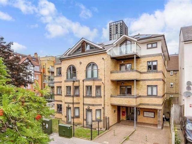 Flat for sale in Croydon, Addiscombe