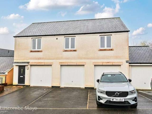 Flat for sale in Strode, Devon