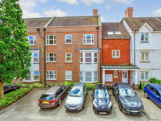Flat for sale in Chichester, Littlecote