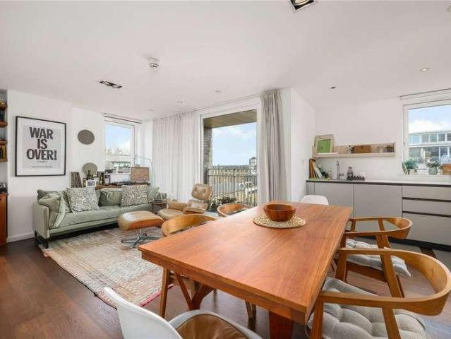 Flat for sale in Hoxton, Greater London