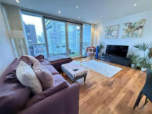 Flat for sale in City Centre, Salford