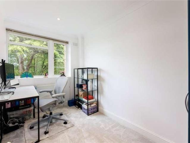 Flat for sale in London Borough of Wandsworth, Greater London