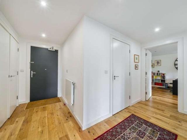 Flat for sale in Loughborough Junction, Greater London