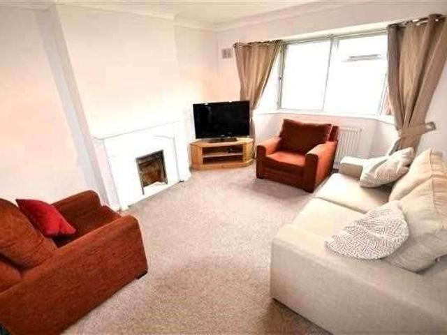 Flat for sale in London Borough of Hounslow, Greater London