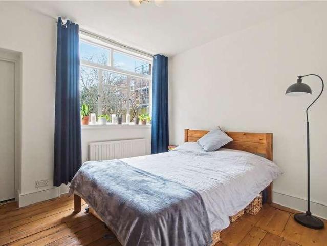 Flat for sale in Hornsey, Greater London