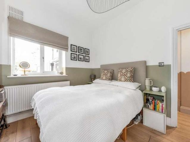 Flat for sale in Penge, Greater London