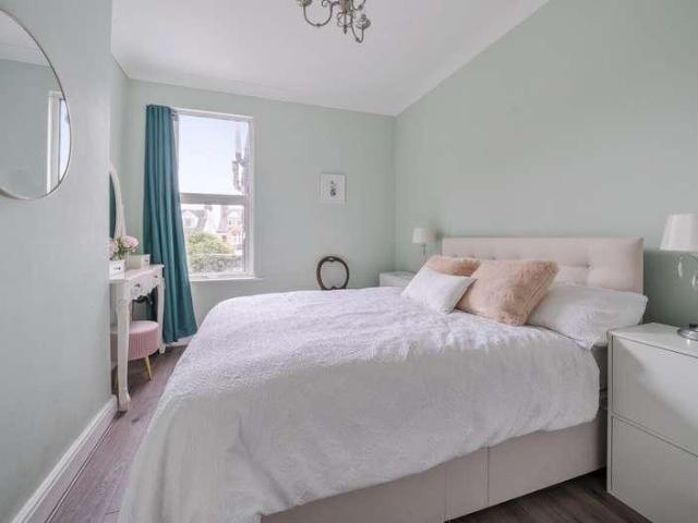 Flat for sale in Alton Barnes, Essex