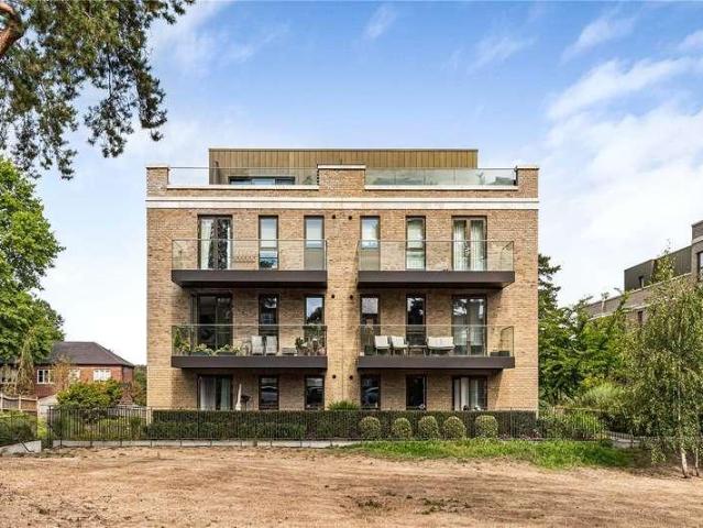 Flat for sale in Cockfosters, Greater London