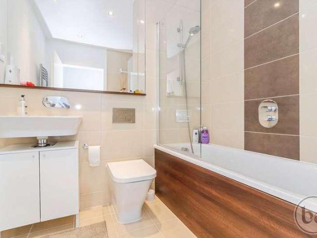 Flat for sale in Whitley, Reading