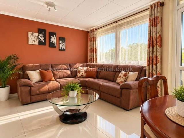 Flat for sale in Prittlewell, Southend-on-Sea