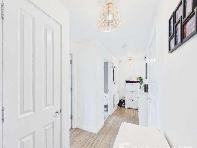 Flat for sale in Tattenham Corner, Red Hill