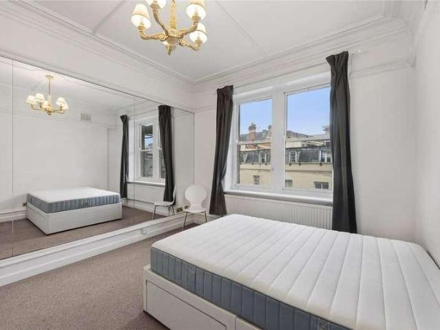 Flat for sale in Saint Giles, Bloomsbury