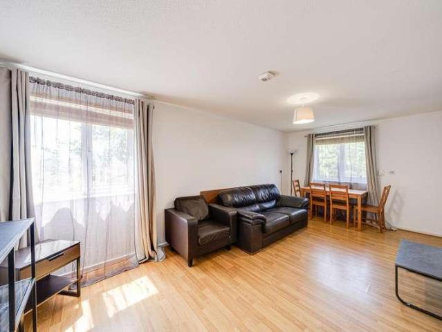 Flat for sale in Finchley, Greater London