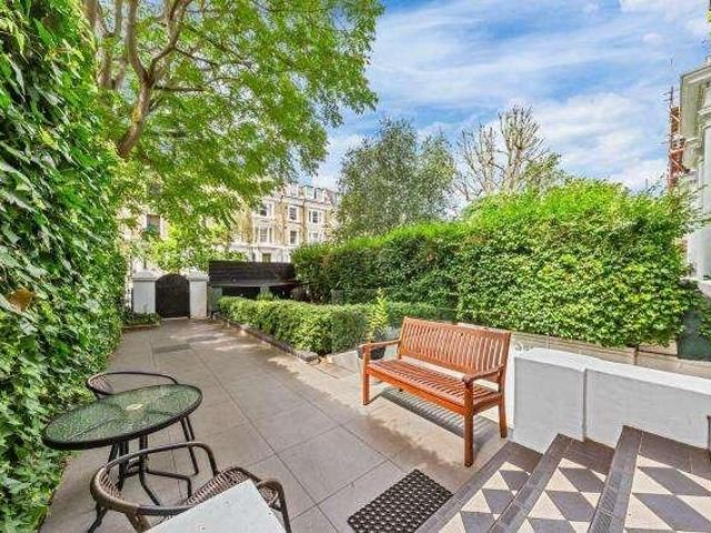 Flat for sale in Notting Hill, Greater London