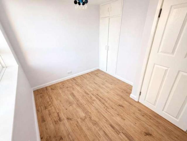 Flat for sale in Iver, Richings Park