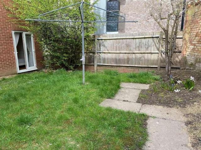 Flat for sale in London Borough of Merton, Collier's Wood
