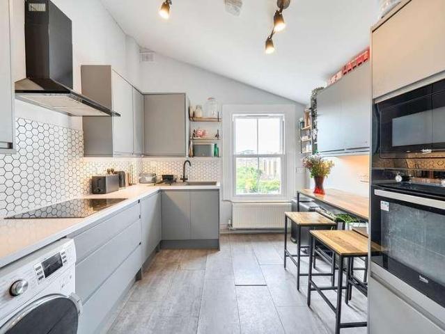 Flat for sale in Brixton, Greater London