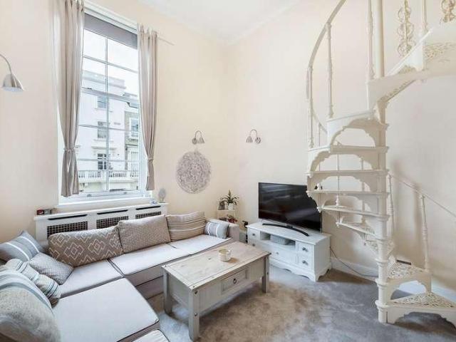 Flat for sale in Pimlico, Greater London