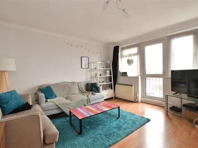 Flat for sale in Hornchurch, Greater London